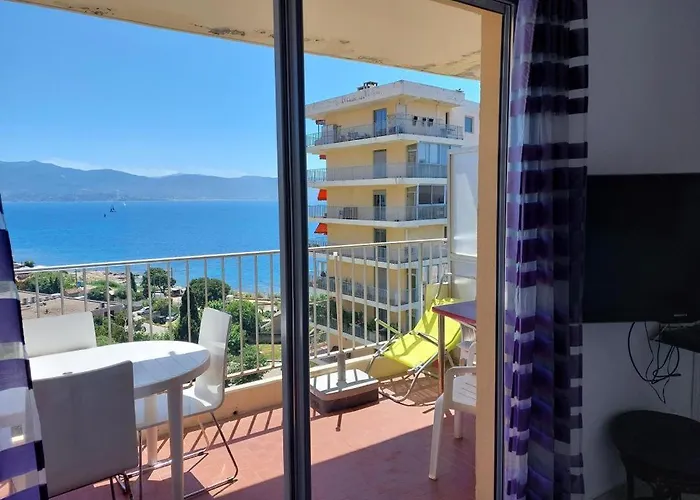 Vue Imprenable Appt 3 P Pour 4 Ou 5 Personnes Sanguinaires 300m Plages Et Merpersonnes Appartamento Ajaccio (Corsica)